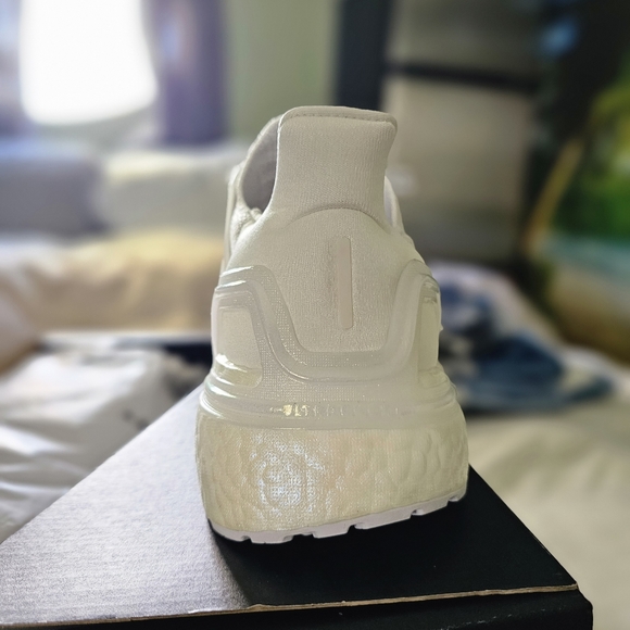 2022 Adidas ultra boost size 11 - Picture 6 of 6